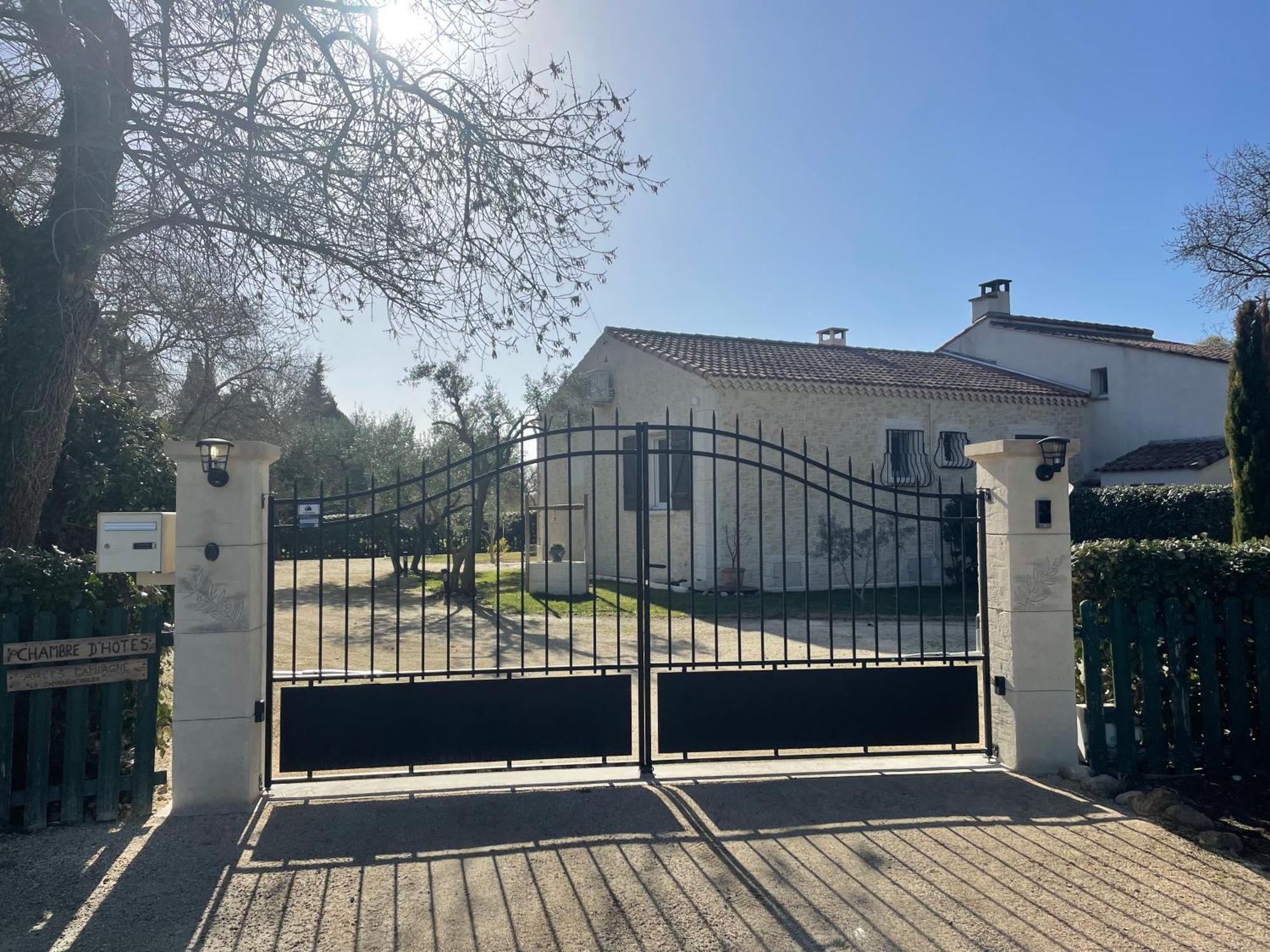Arles Campagne Location "La Campagn'Arles" Bed & Breakfast Luaran gambar